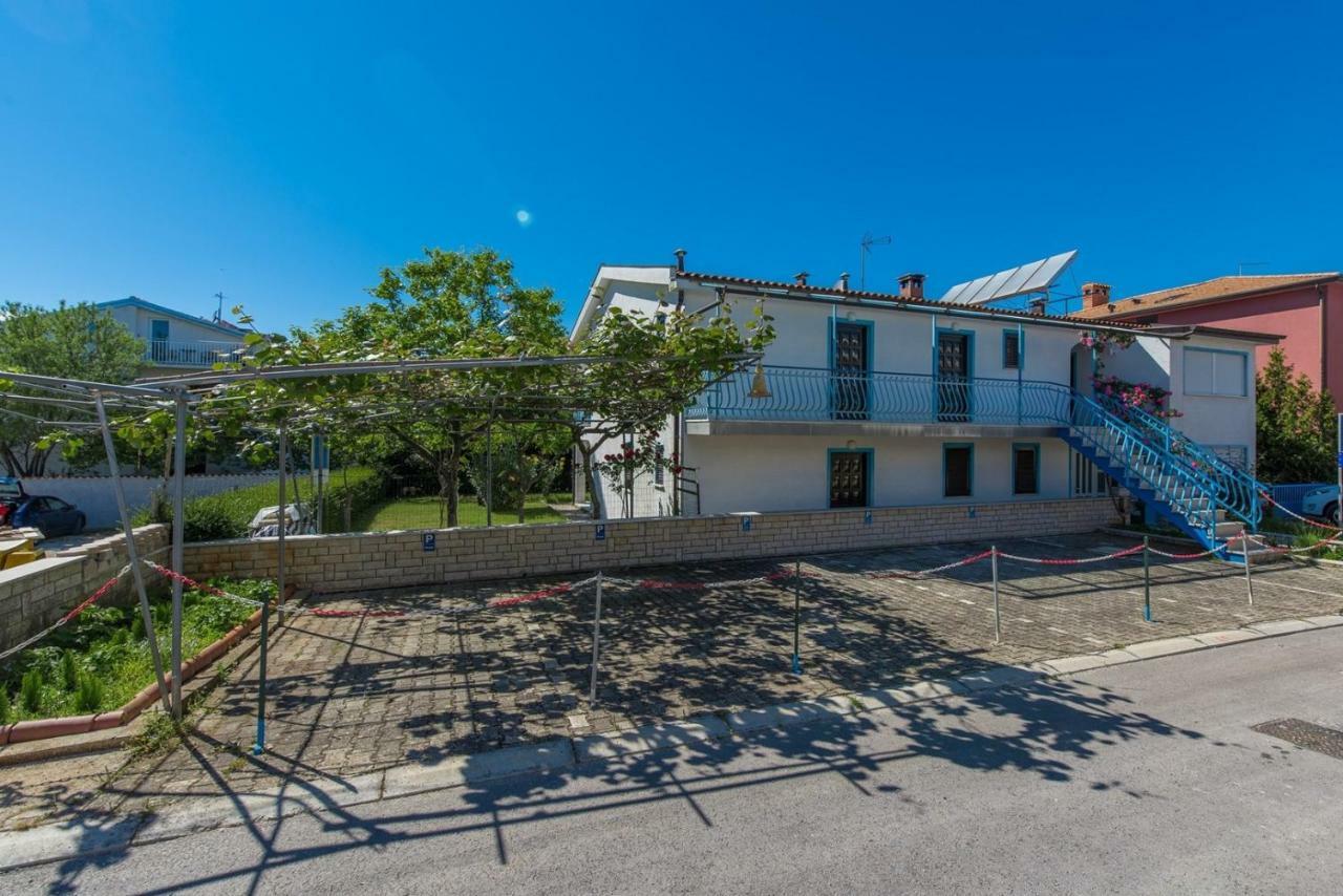Apartments Kiki Spada Poreč Kamer foto